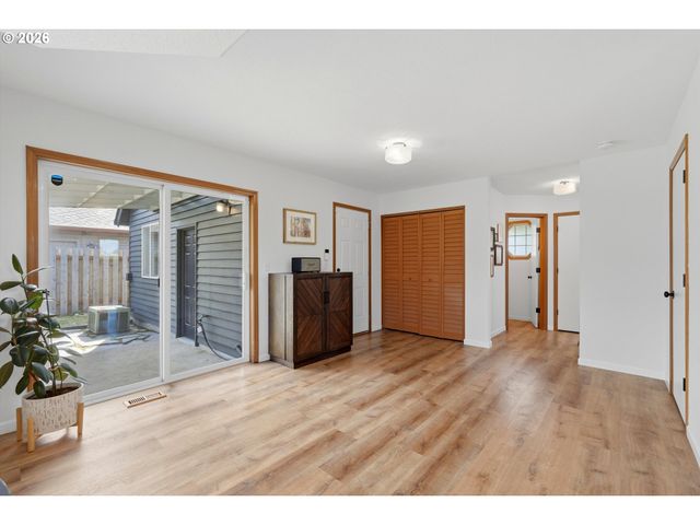 2101 N THORNE St, Newberg, OR 97132