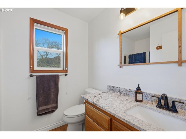 2101 N THORNE St, Newberg, OR 97132