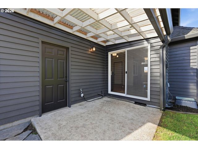 2101 N THORNE St, Newberg, OR 97132