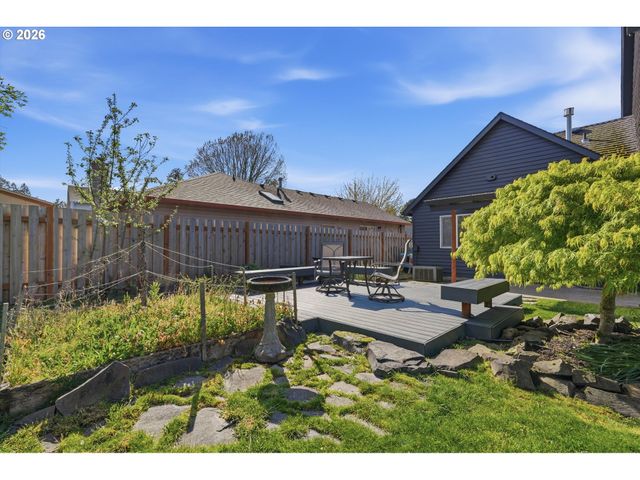 2101 N THORNE St, Newberg, OR 97132