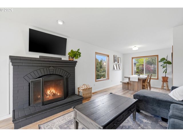 2101 N THORNE St, Newberg, OR 97132
