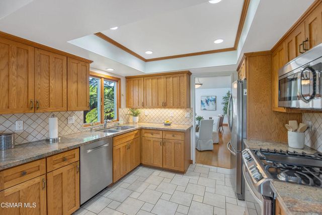 807 Pamela Wood Street, Newbury Park, CA 91320