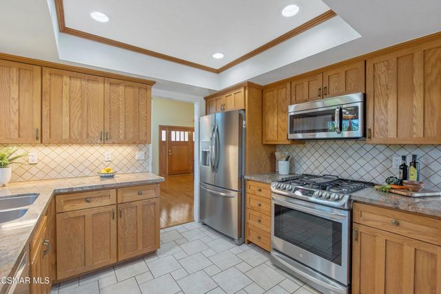 807 Pamela Wood Street, Newbury Park, CA 91320