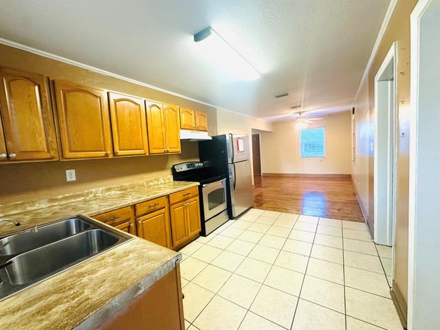 2620 NW 2nd Avenue, Ocala, FL 34475