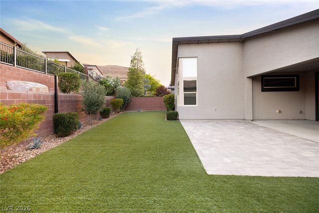 9689 Starlight Ridge Avenue, Las Vegas, NV 89148