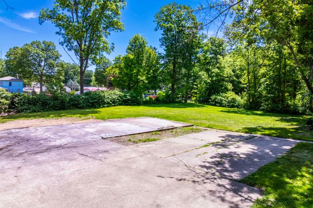 434 N Broadway Street, Cassopolis, MI 49031