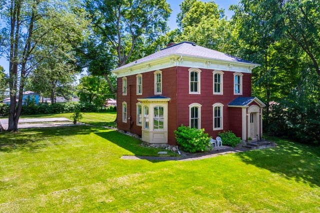 434 N Broadway Street, Cassopolis, MI 49031