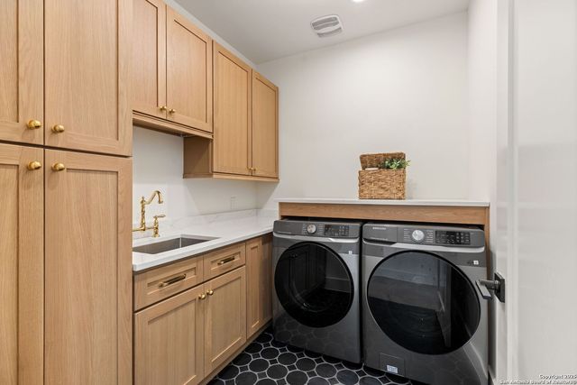 24840 Breeze Oak, San Antonio, TX 78255