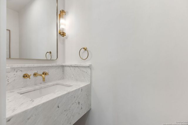 24840 Breeze Oak, San Antonio, TX 78255