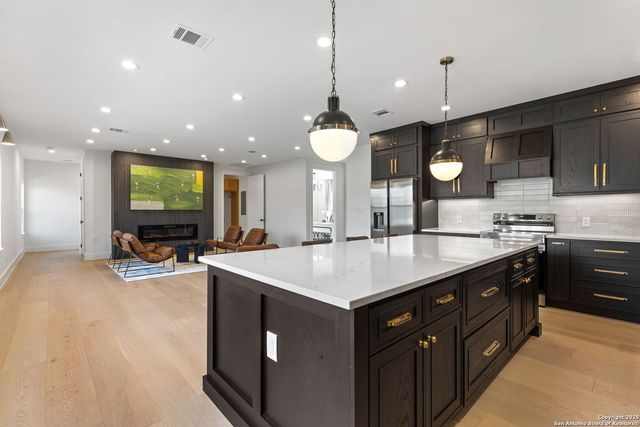 24840 Breeze Oak, San Antonio, TX 78255