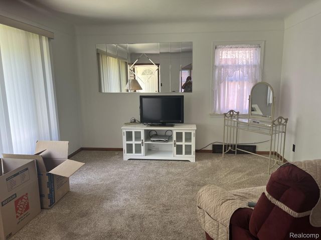 8460 Riverview Street, Dearborn Heights, MI 48127
