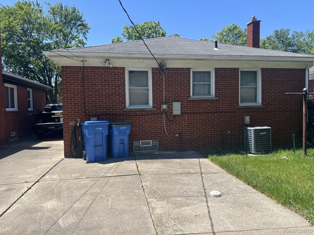 8460 Riverview Street, Dearborn Heights, MI 48127