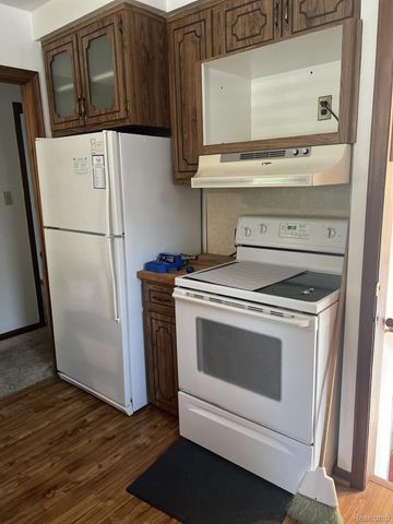 8460 Riverview Street, Dearborn Heights, MI 48127