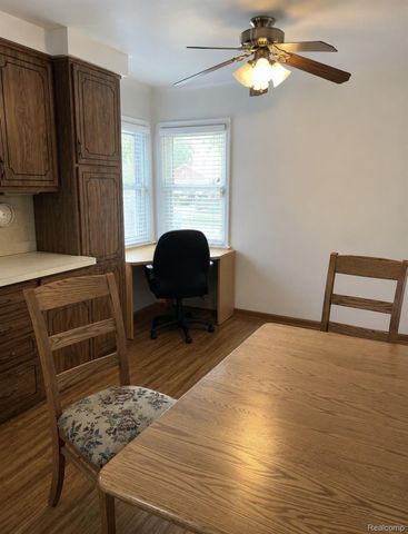 8460 Riverview Street, Dearborn Heights, MI 48127