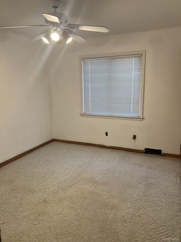 8460 Riverview Street, Dearborn Heights, MI 48127