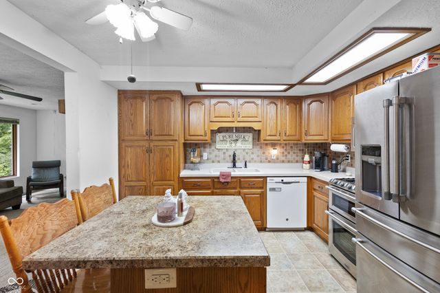 7502 Lion Drive, Nineveh, IN 46164