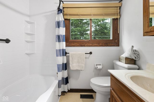 7502 Lion Drive, Nineveh, IN 46164