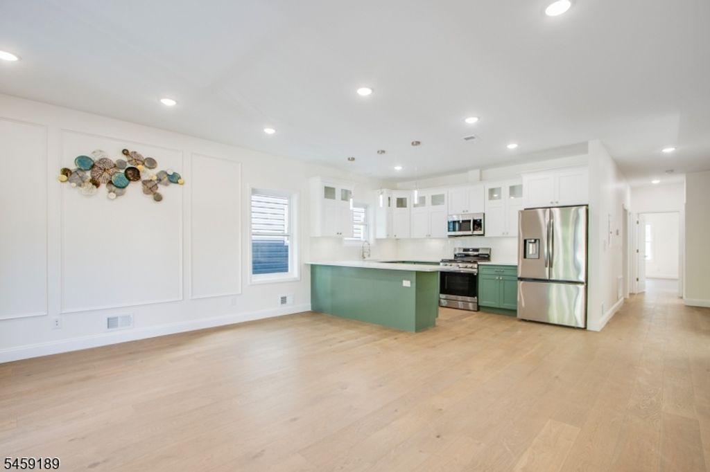 194 Amherst St, East Orange City, NJ 07018 — photo 4