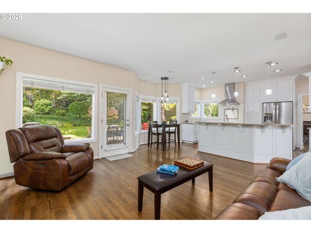1300 Nw MAYFIELD Rd, Portland, OR 97229