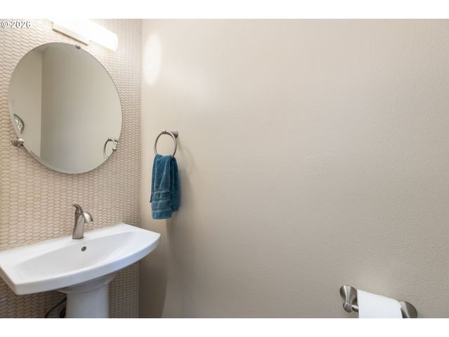 1300 Nw MAYFIELD Rd, Portland, OR 97229