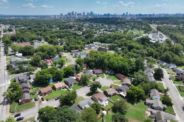 1725 Buchanan Ct, Nashville, TN 37208