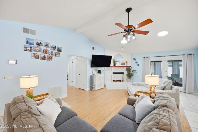 10240 HUNTINGTON FOREST Boulevard E, Jacksonville, FL 32257