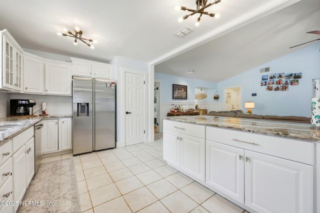 10240 HUNTINGTON FOREST Boulevard E, Jacksonville, FL 32257