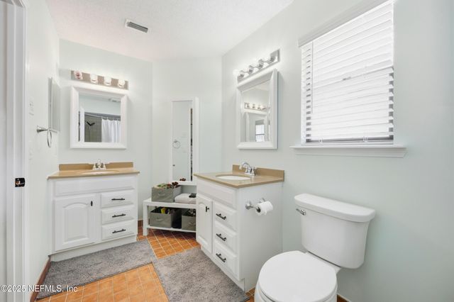 10240 HUNTINGTON FOREST Boulevard E, Jacksonville, FL 32257