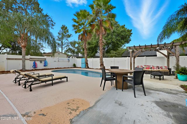 10240 HUNTINGTON FOREST Boulevard E, Jacksonville, FL 32257