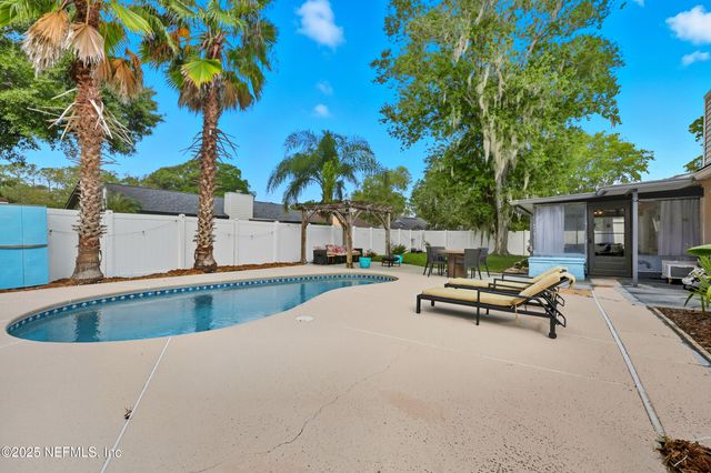 10240 HUNTINGTON FOREST Boulevard E, Jacksonville, FL 32257