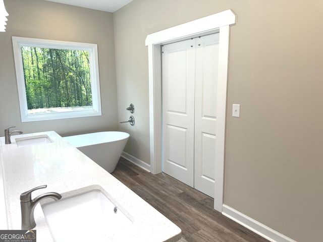921 Silver Dollar Road, Maysville, GA 30558