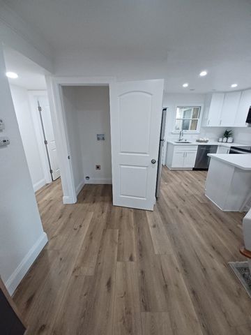 1520 Schenone Ct 15, Concord, CA 94521