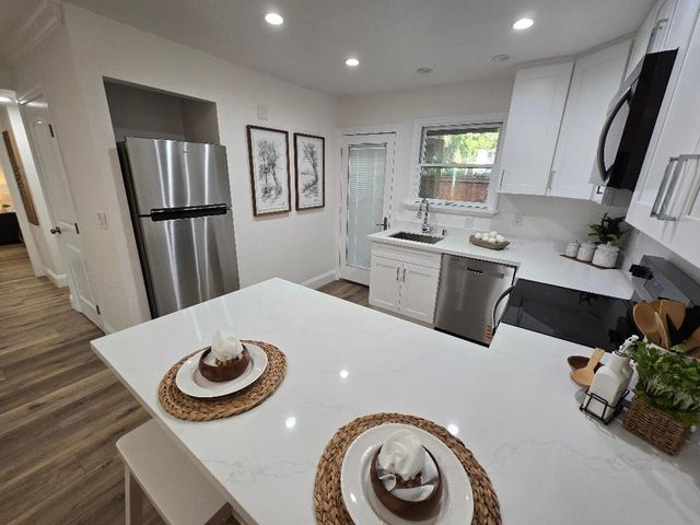 1520 Schenone Ct 15, Concord, CA 94521