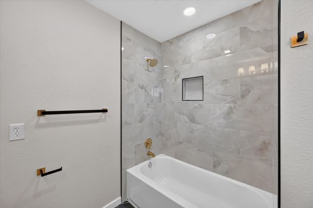 1902 Alamo Drive, Arlington, TX 76012