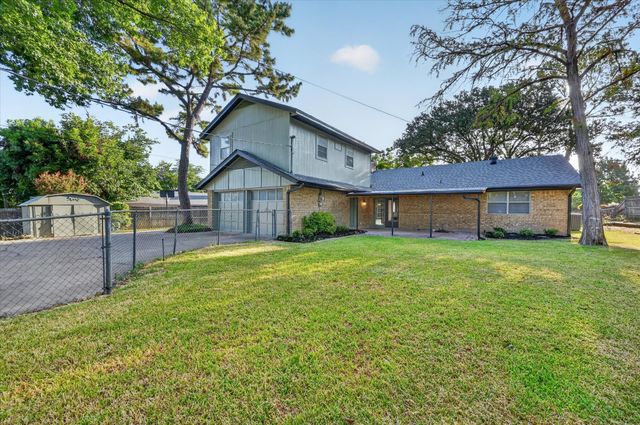 1902 Alamo Drive, Arlington, TX 76012