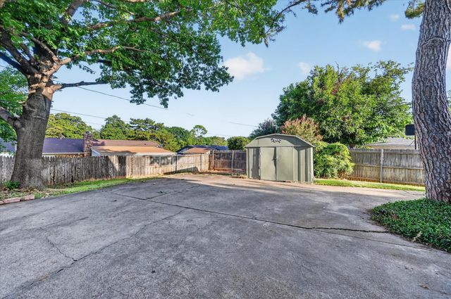1902 Alamo Drive, Arlington, TX 76012