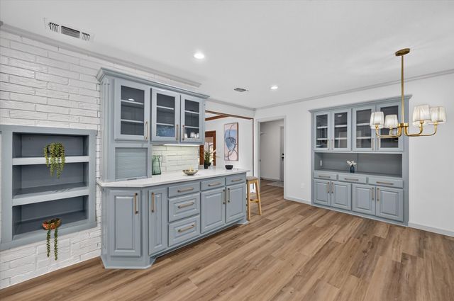 1902 Alamo Drive, Arlington, TX 76012