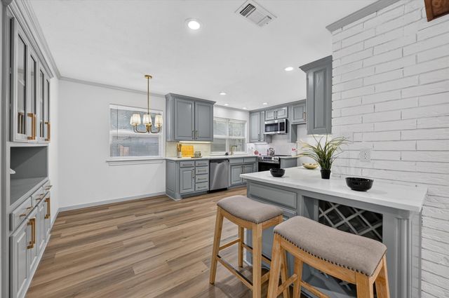 1902 Alamo Drive, Arlington, TX 76012