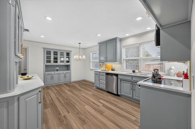 1902 Alamo Drive, Arlington, TX 76012