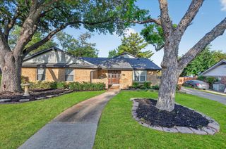 1902 Alamo Drive, Arlington, TX 76012