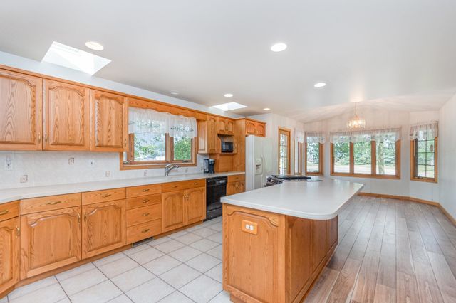 1101 E Beaver Road, Kawkawlin, MI 48631