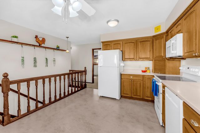 2705 Larch Lane N, Plymouth, MN 55441