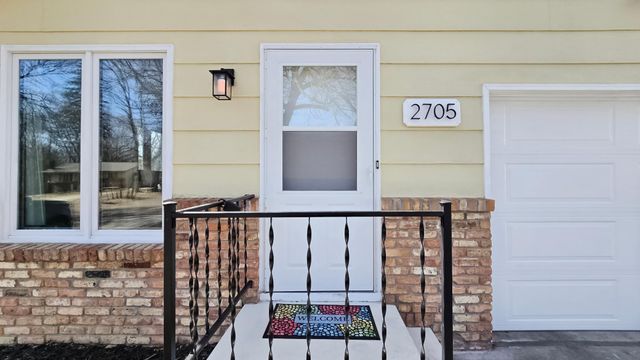 2705 Larch Lane N, Plymouth, MN 55441