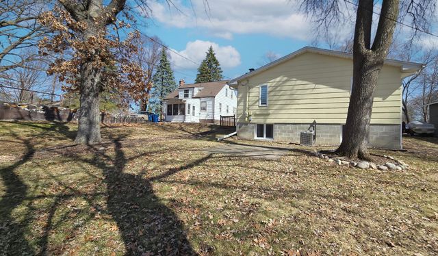 2705 Larch Lane N, Plymouth, MN 55441