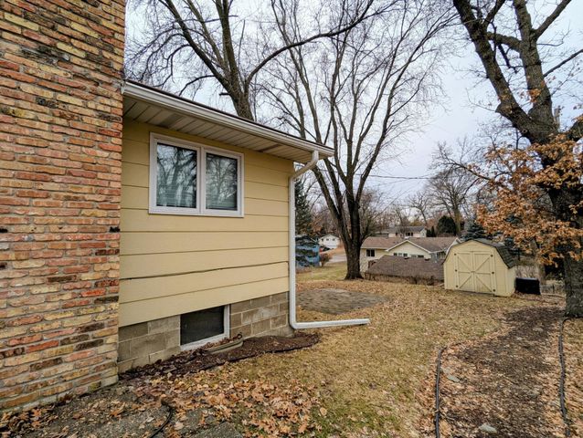 2705 Larch Lane N, Plymouth, MN 55441