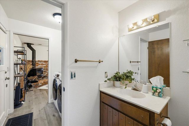 5671 Sierra Springs Dr, Pollock Pines, CA 95726