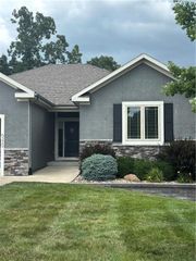 6229 N Green Hills Lane, Kansas City, MO 64151