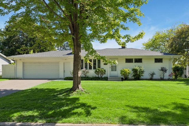 2422 Oak Street, White Bear Lake, MN 55110