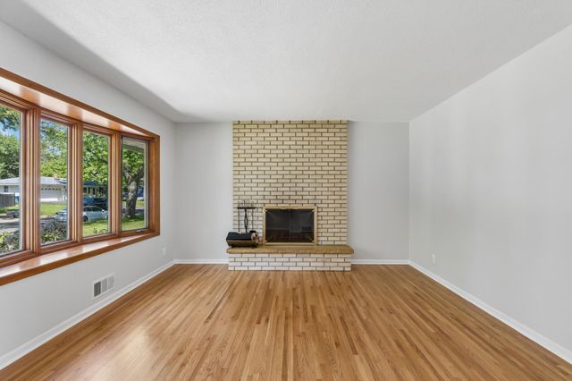 2422 Oak Street, White Bear Lake, MN 55110