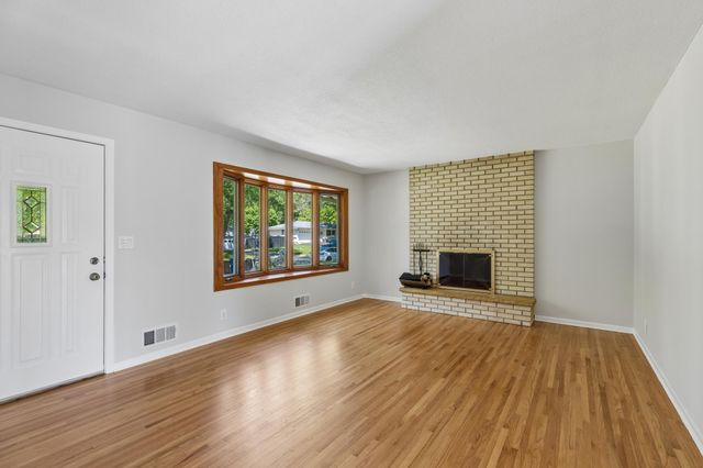 2422 Oak Street, White Bear Lake, MN 55110